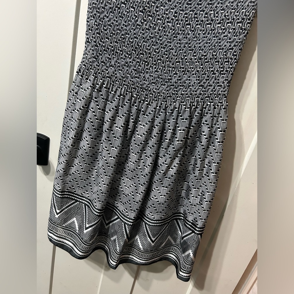 Max Studio Black and White Geometric Midi Dress - Picture 3 of 6